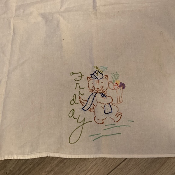 Embroidered flour sack dish cloth - Picture 4 of 4